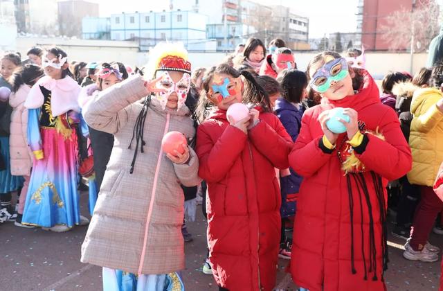 北京十一学校丰台小学举办首届狂欢节喜迎元旦