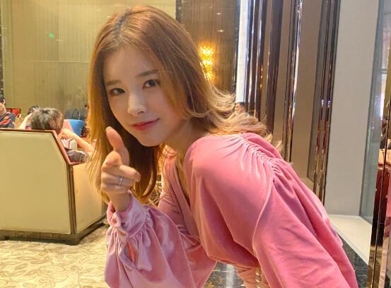 doinb夺冠后真有钱糖小幽住进新豪宅一看就价值上千万