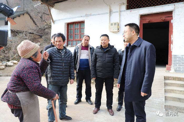 丹凤县县长徐秀全走访慰问脱贫攻坚一线干部群众和困难老党员