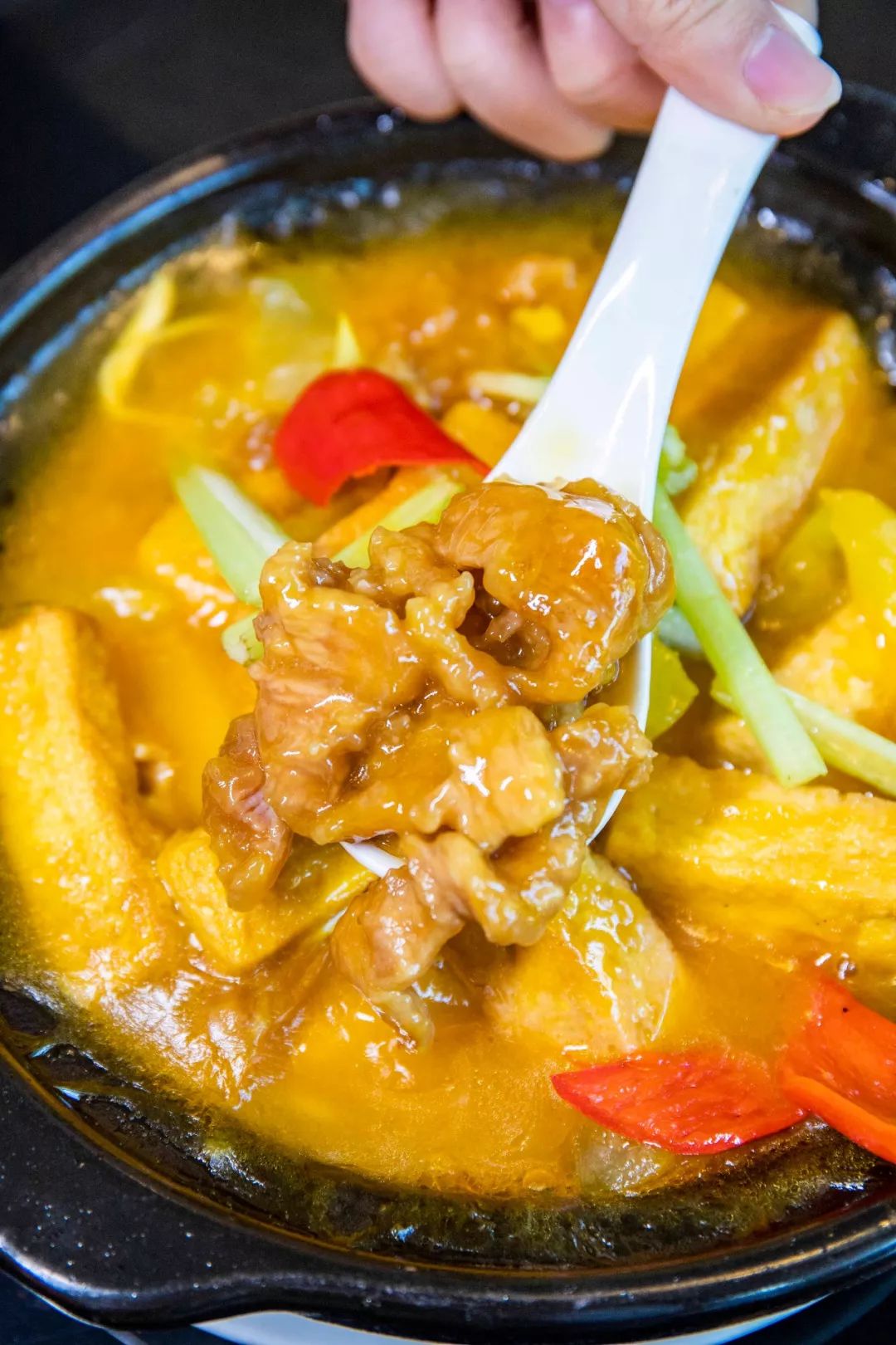 与淀粉融合后的肉片更为鲜嫩,咬一口q弹有嚼劲~嗝,饱了!