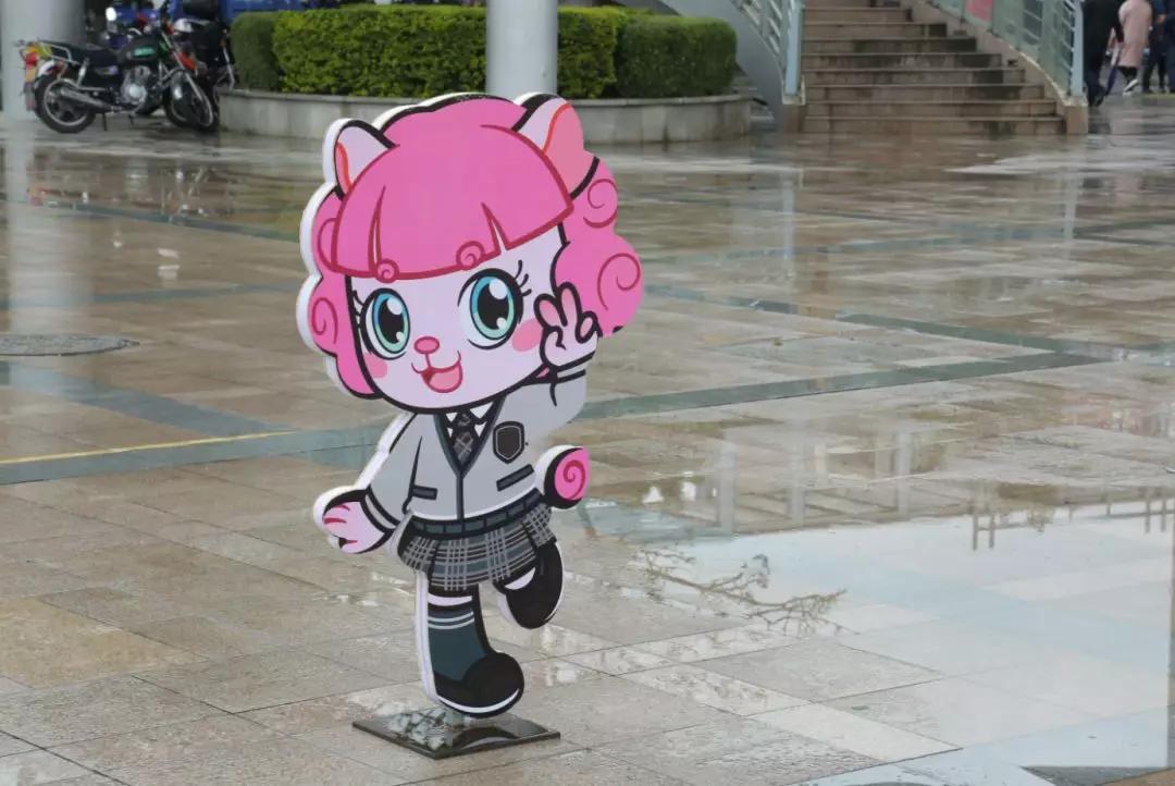 图|敢莹图|敢闯图|敢当四只小狮子还出现在电瓶游览车上全方位展现360