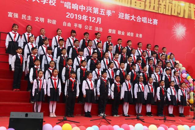 都江堰市中興學(xué)校舉行2020迎新大合唱活動(圖5) 都江堰市中興學(xué)校舉行2020迎新大合唱活動(圖5)