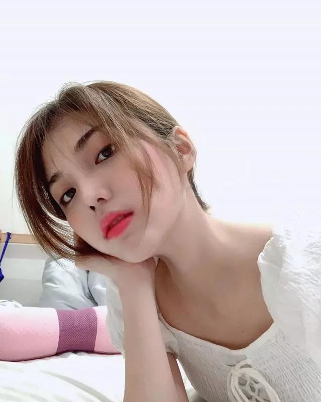 21岁美女飞行员,夺得国际华裔小姐大赛 "人气女神奖"_cecilia