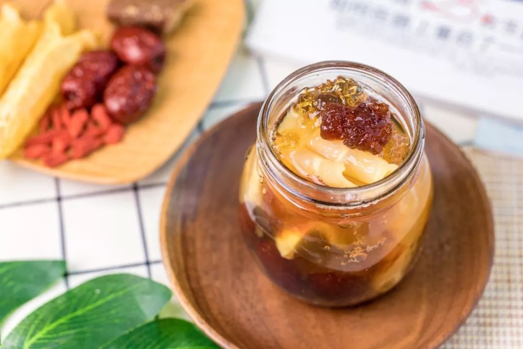 藜麦皂角米花胶羹__ 桃胶是美容养颜届的网红,几乎很多甜品补品都会有