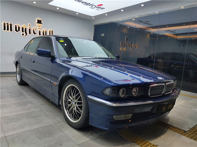 一代不可逾越的经典老宝马e38728il修复改色水晶珍珠蓝堪称艺术品