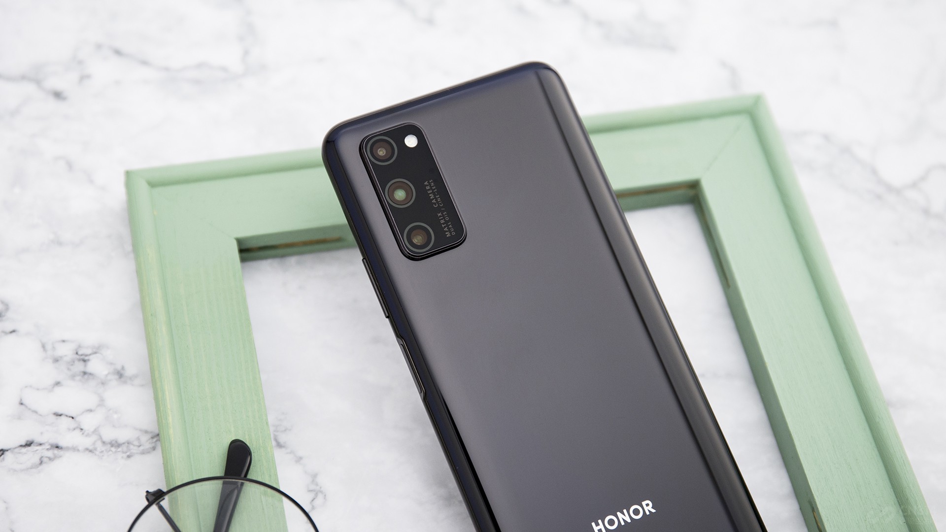 荣耀v30 pro幻夜星河图赏:5g标杆是如何炼成的?