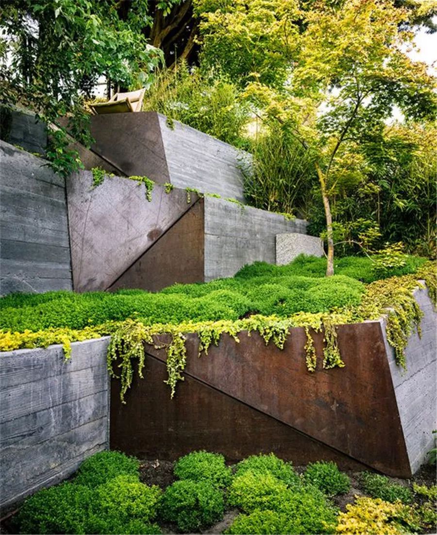 园路与植物园路与绿化间在设计时需要注意高差关系,填充覆土后让土壤