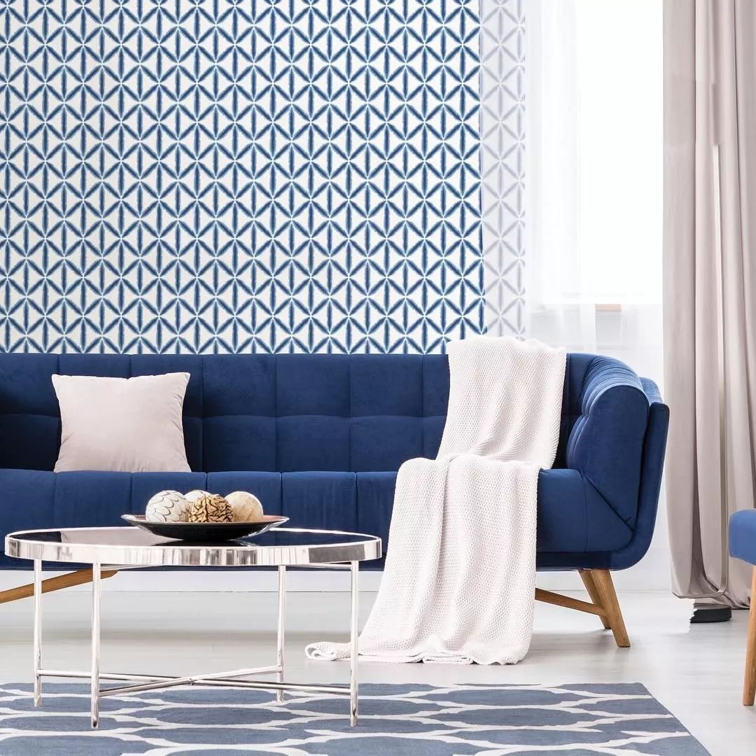 经典蓝护墙板搭配同色系装饰壁炉,打造传统美式风格,选用了以传统