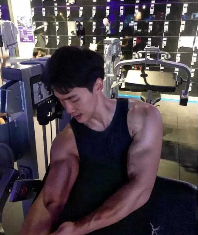 21号选手lee ho jin身高:182cm,体重:75kg▼日常照片22号选手park