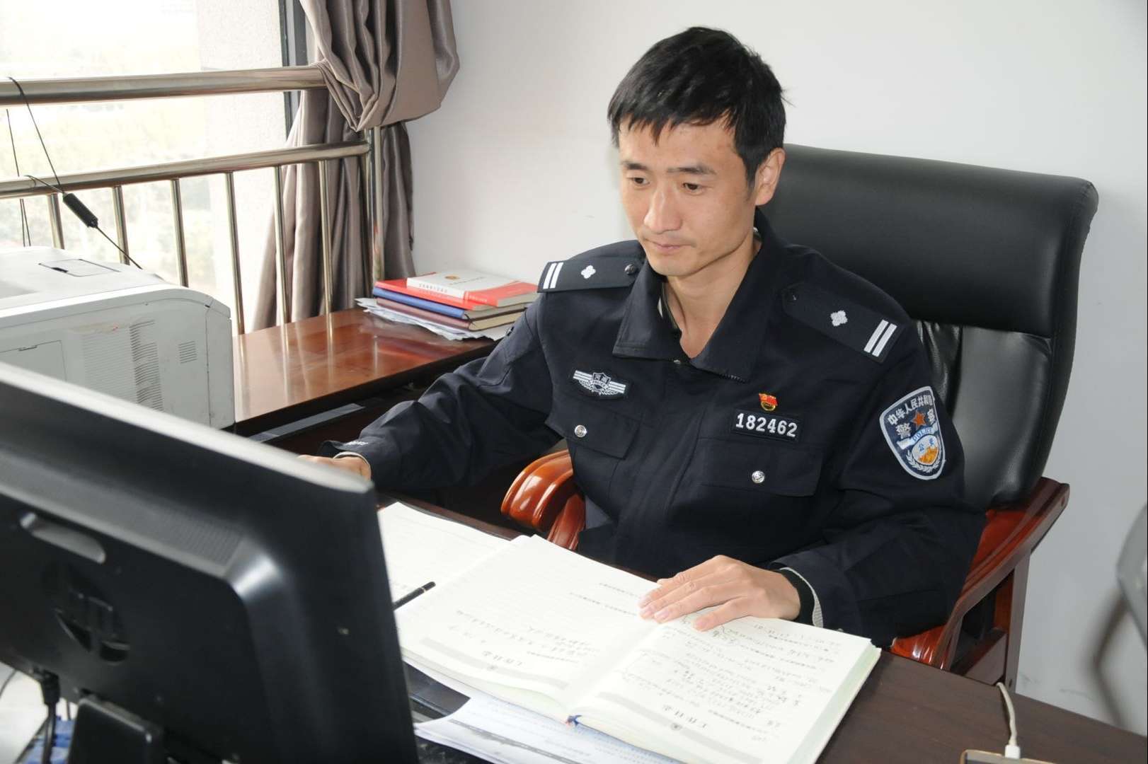 李军伟:潜心破案的刑侦尖兵