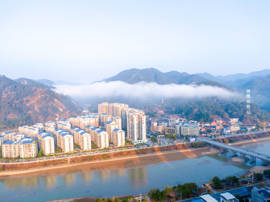 广东大埔唐溪古村唯独李家祖宅被导游称前有照后有靠