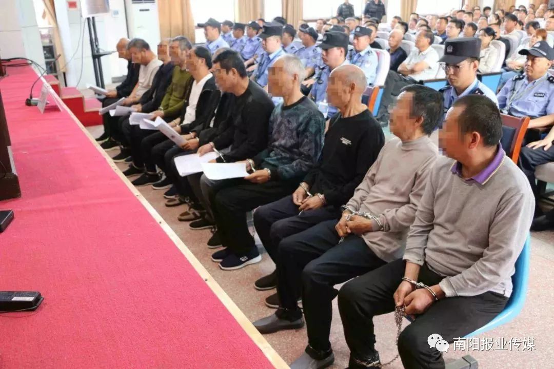 2014年5月前后,西峡县的封某等人共同商议,成立非法的"经济联合体"