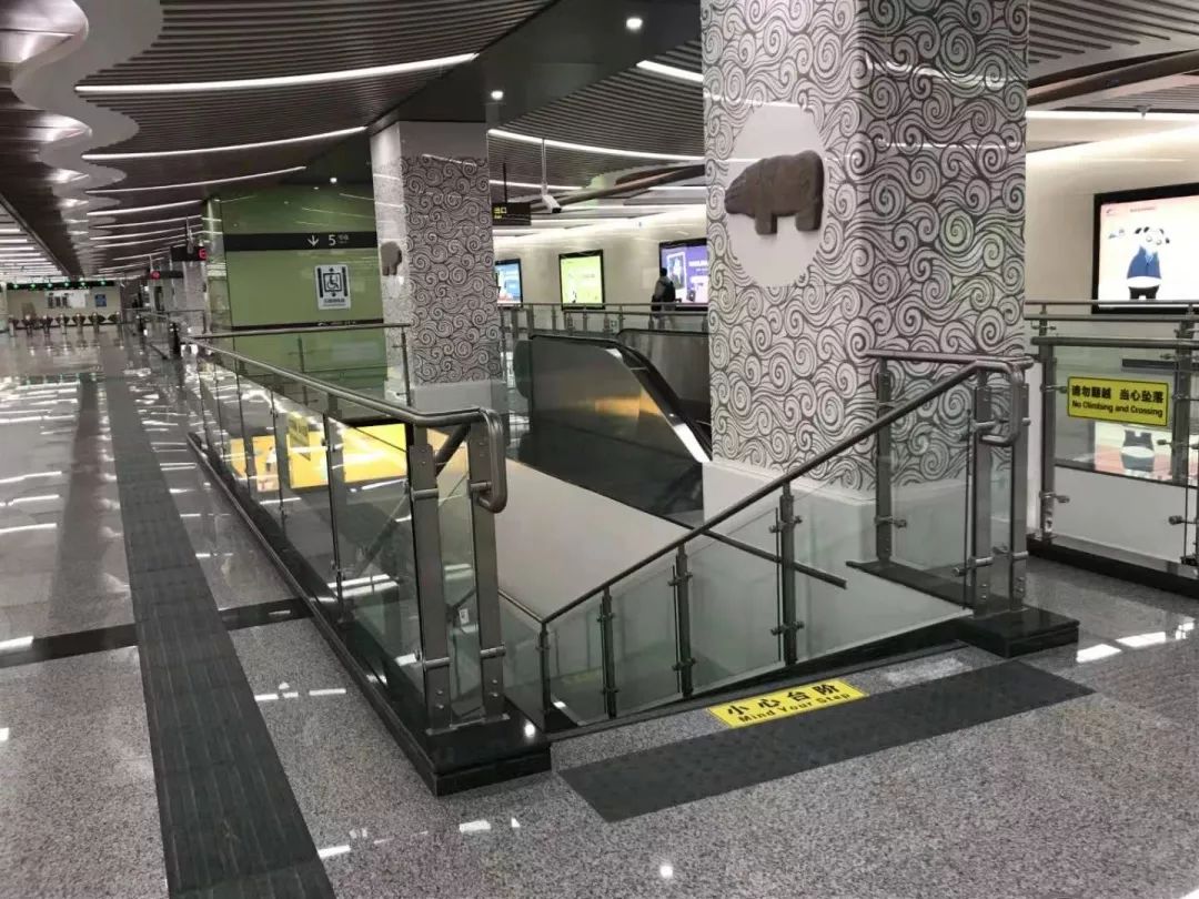 【坚朗护栏】助力成都地铁5号线一二期工程_栏杆