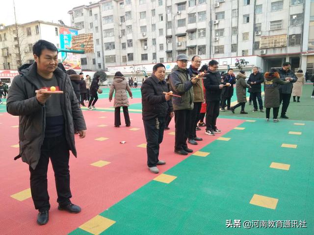 確山縣第一初級(jí)中學(xué)舉行教職工趣味運(yùn)動(dòng)會(huì)(圖3)