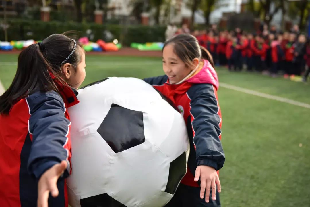 魅力炫校园少年绽芬芳桃浦中心小学体育节师生趣味运动会
