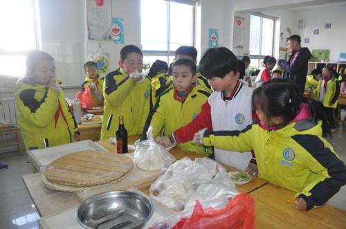 淄博市桓台县实验小学举行“家校联谊、共创未来”庆元旦联欢活动(图3)