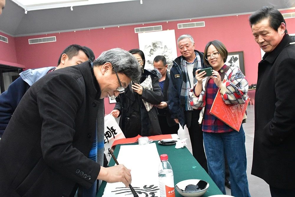 活动花絮施江城,曾先国,北海,沉浮合作创作山水画张鸿飞,赵树栋,杨秀