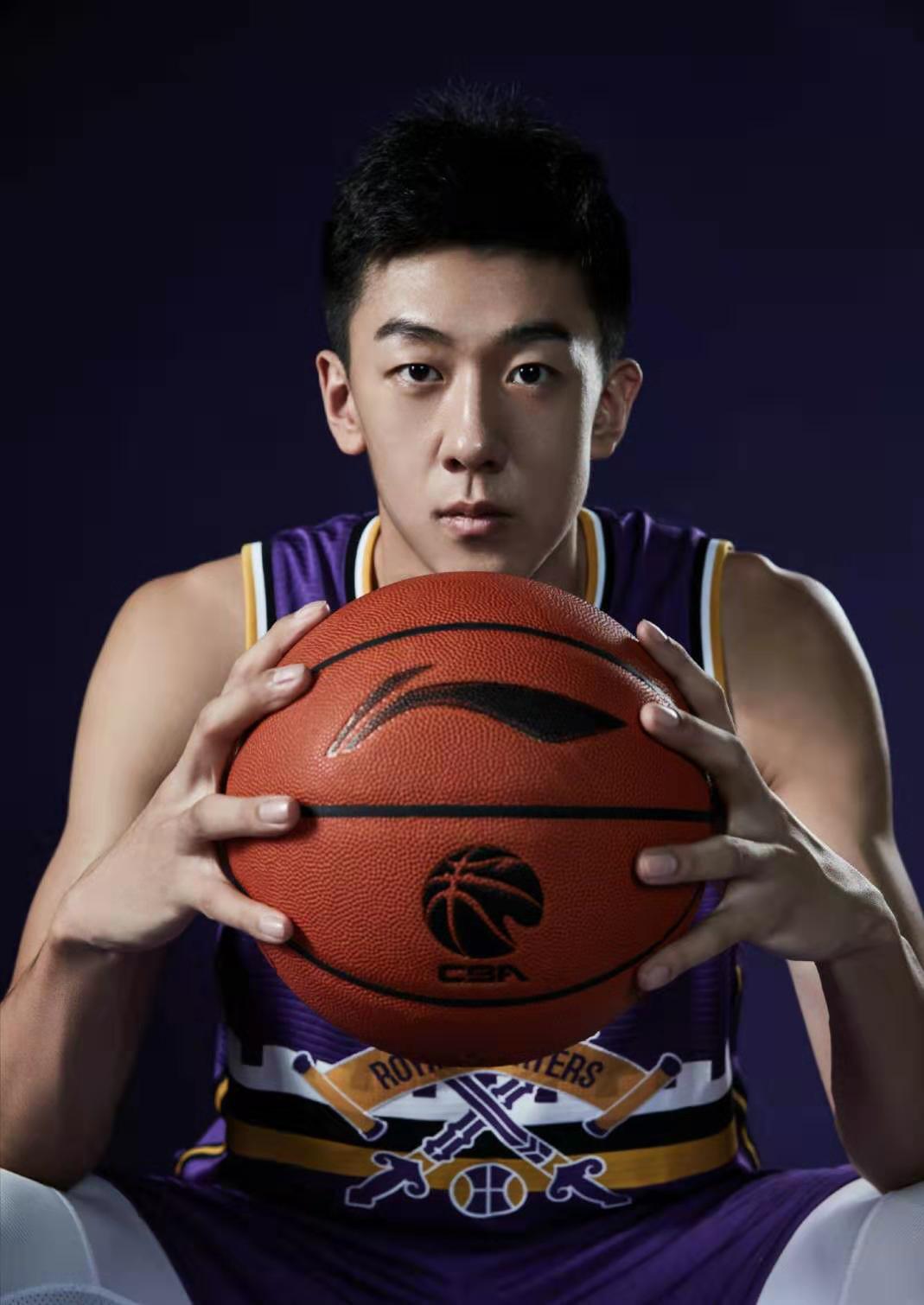 原创23中16 王少杰真要当cba的浓眉哥啊!准备抗中国男篮的大旗了吗?