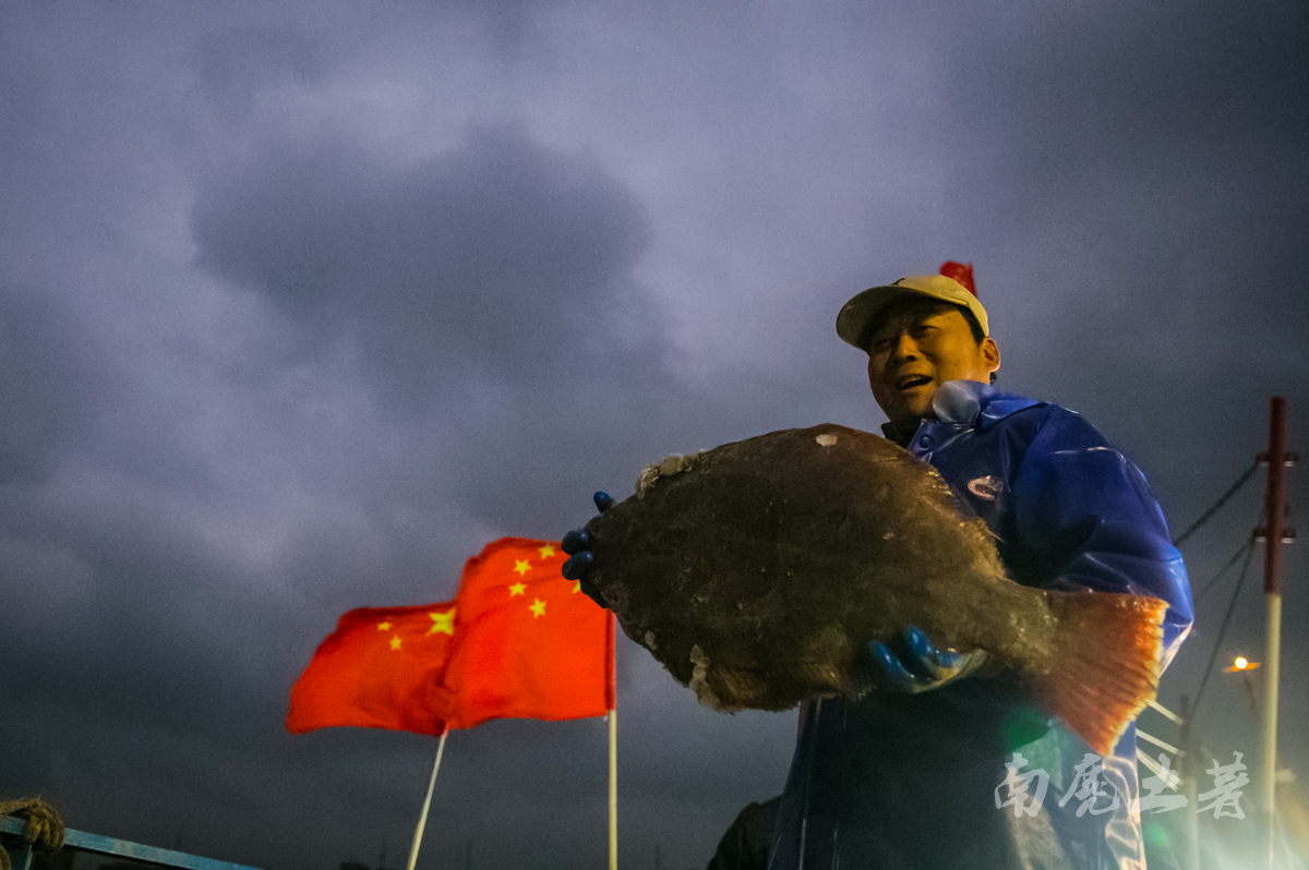 中国最大的渔场，渔归场面火爆，码头像打扫战场