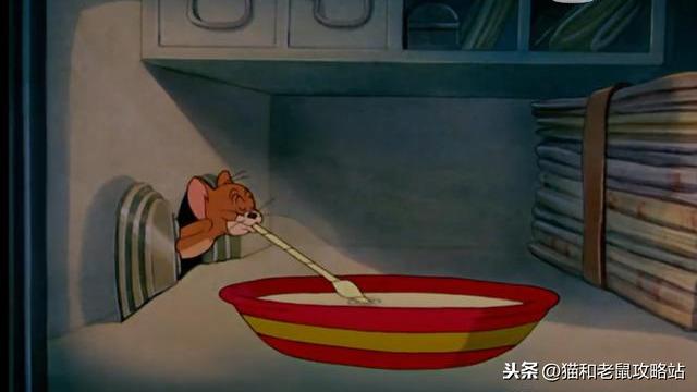 汤姆用尽了各种办法,都不能阻止杰瑞喝牛奶,于是他就在牛奶里放了各种