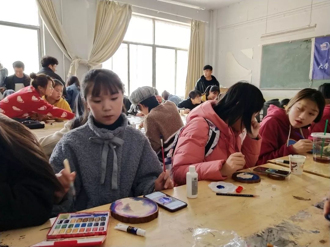 大学生美术爱好者协会社团活动的精彩瞬间吧!