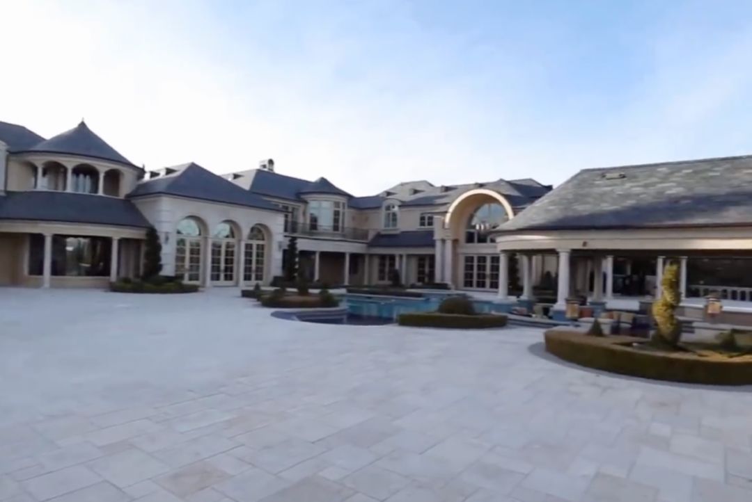 从500元到上亿豪宅:全网刷屏的"j姐",究竟什么来头?