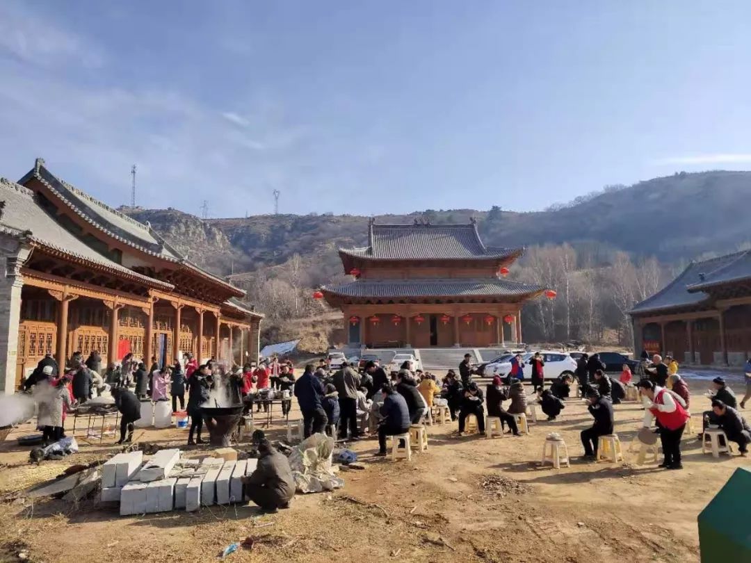 榆社大同寺普施"腊八粥""红马甲"与他们一起过新年!_老人