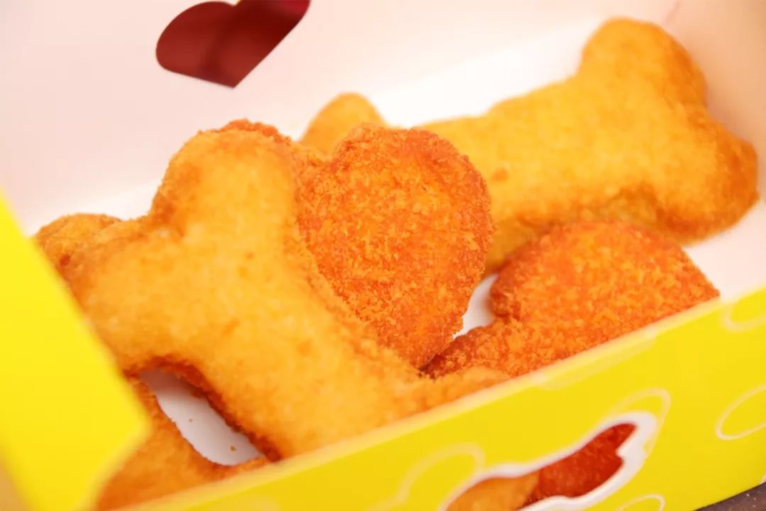 非常有创意的爱心狗粮鸡块