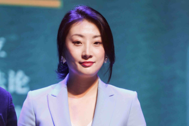 宗馥莉连获两项大奖,15年持续探索实体制造业"数字赋能"之路!