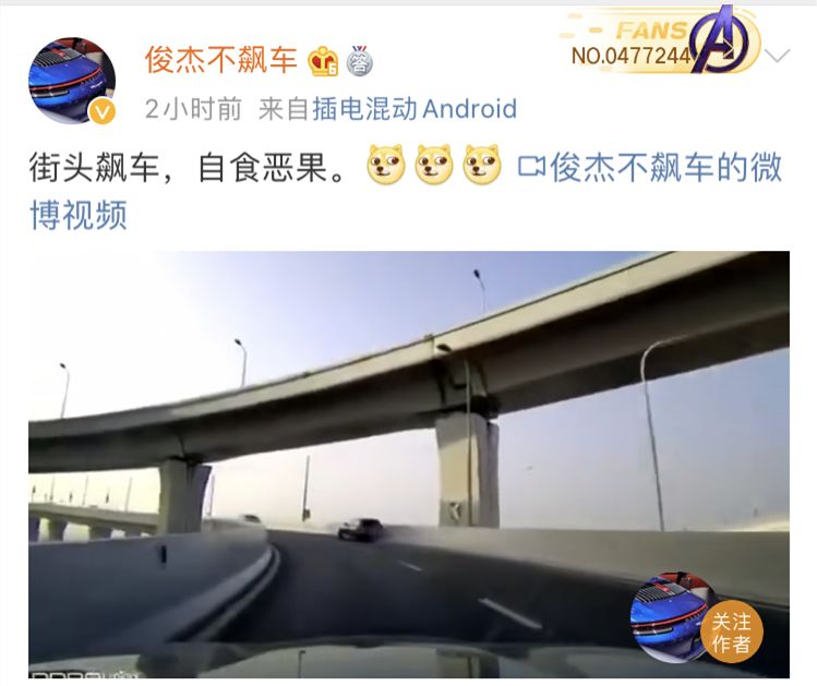 万幸的是车辆被高架护栏挡住没有翻越出高架最终在与高架护栏一路摩擦