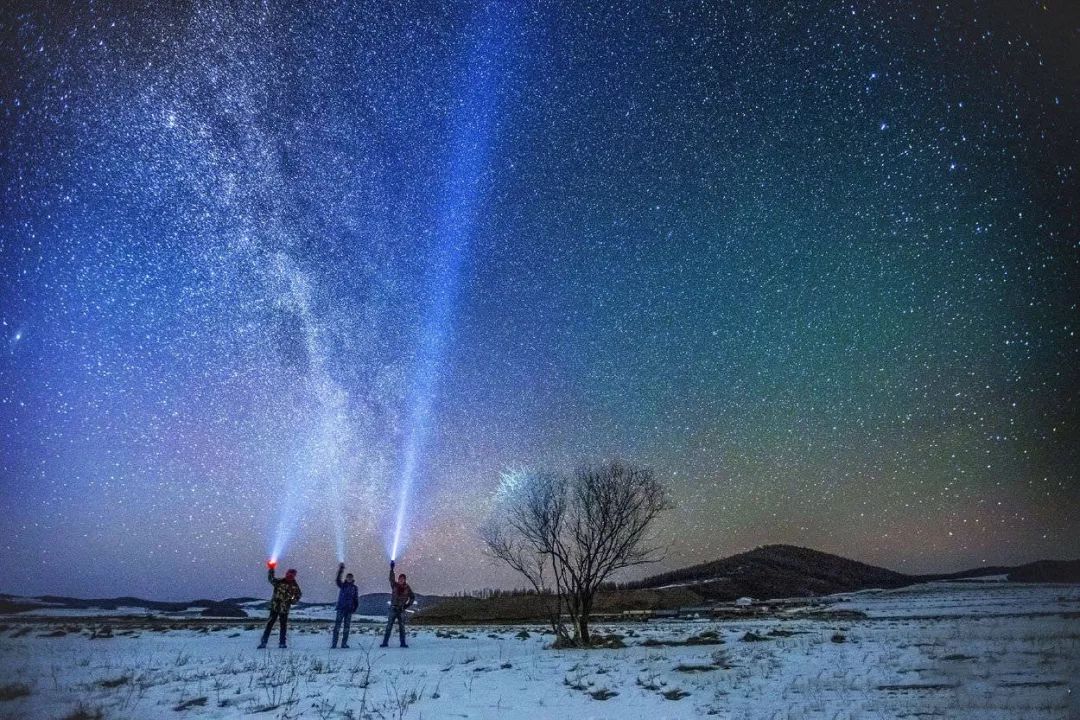 坐着绿皮火车去追光!新年第一酷的旅行在这里!