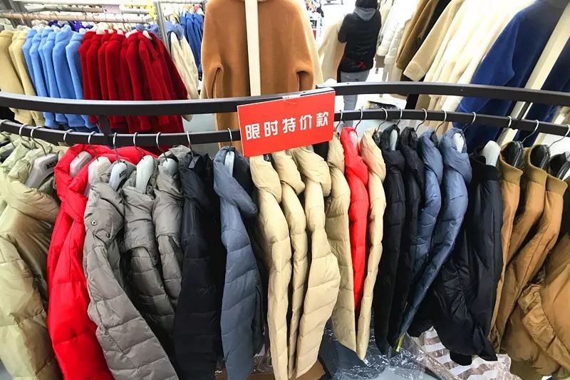 光大会展中心服装特卖图片