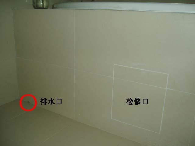 除此之外,壁挂式马桶的后面同样也需要设计检修口,用瓷砖隐藏之后可以