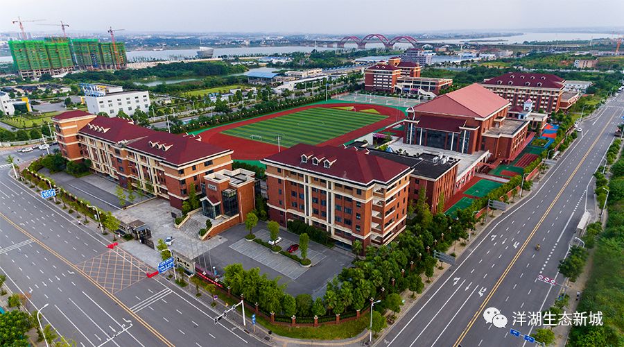 2014年6月,经长沙市教育局批准,长沙麓山国际实验学校在长沙中加学校