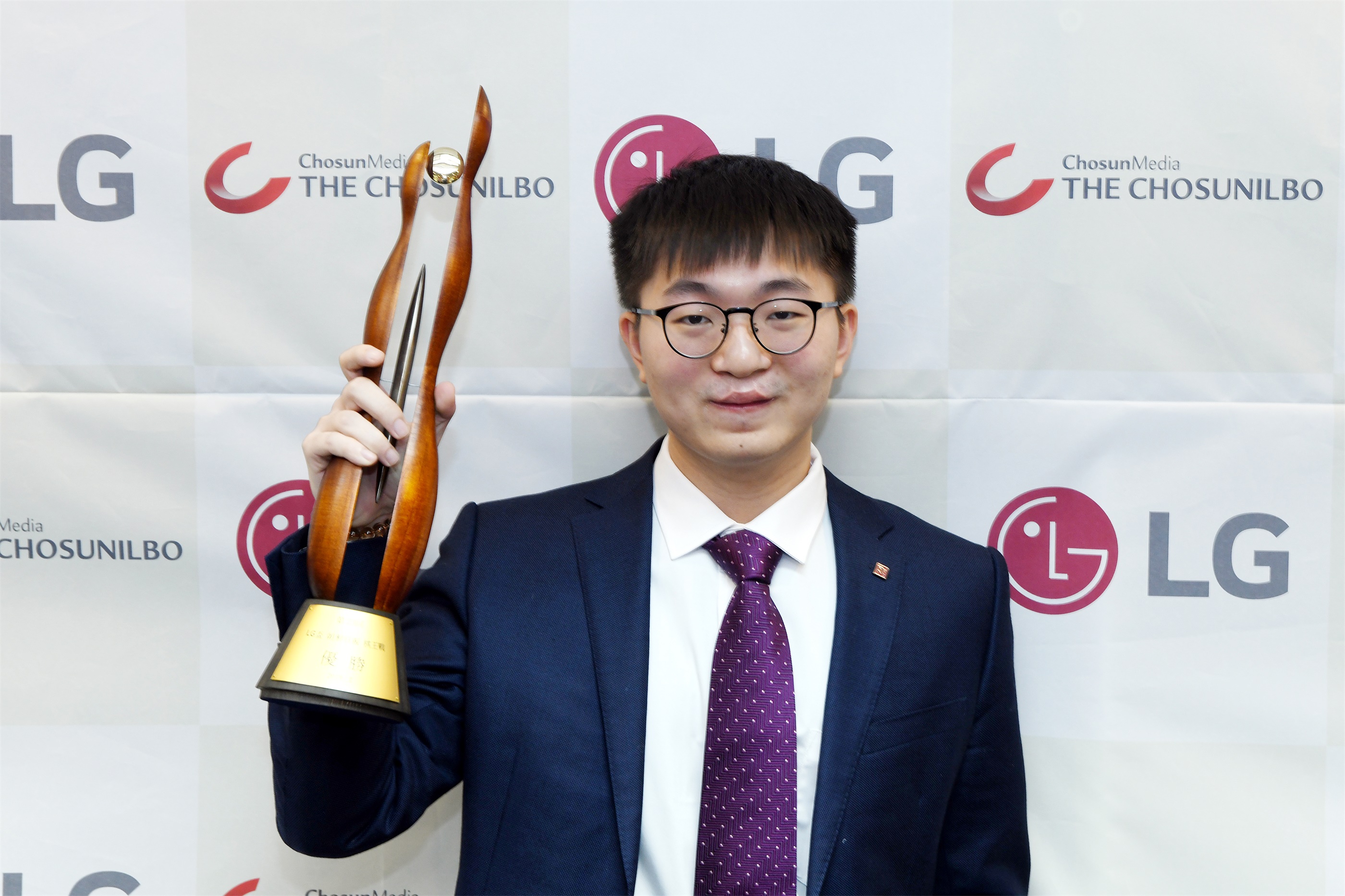 2019年世界围棋十大新闻-下_杨鼎新