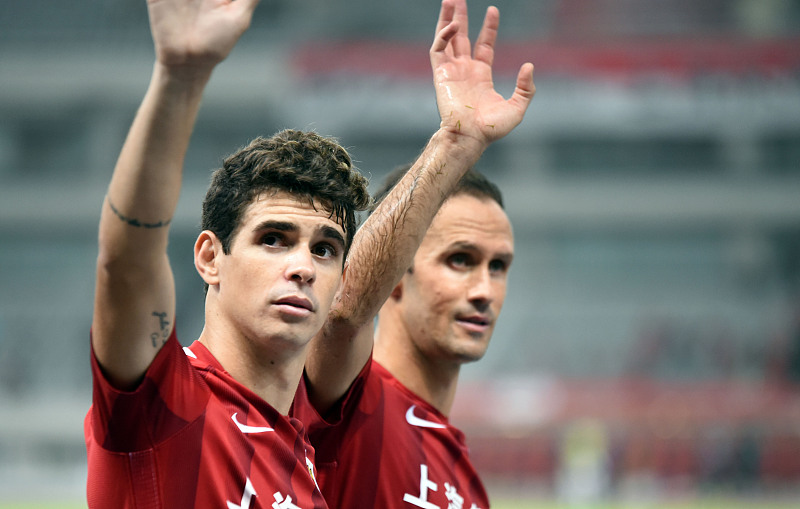 他是上港中卫最佳引援,仅用一场比赛就征服球迷,至今被怀念_卡瓦略