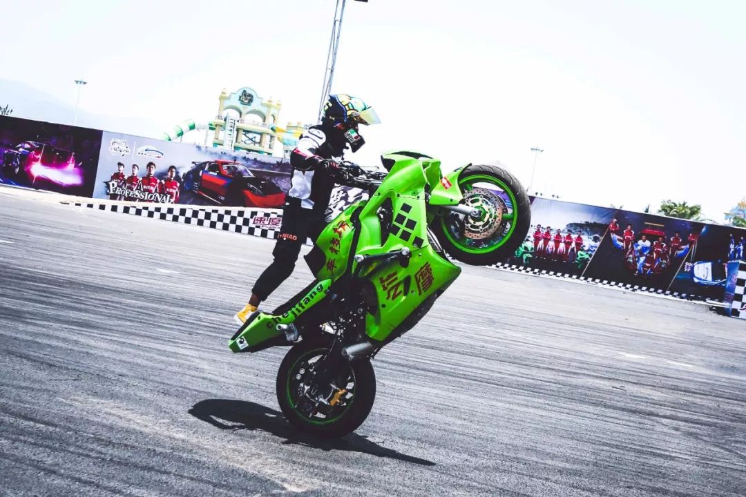 西南地区首个跑车漂移大赛落户绵阳香草园,全场免费观看!