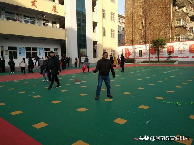 確山縣第一初級(jí)中學(xué)舉行教職工趣味運(yùn)動(dòng)會(huì)(圖2)