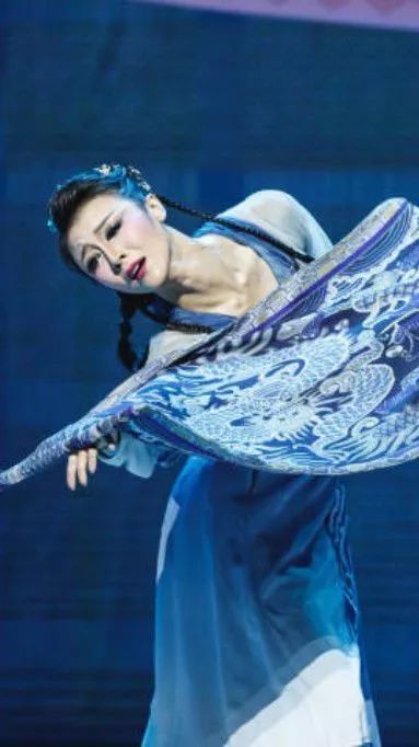 舞蹈风暴颜值美女王念慈从小就是大长腿的桃李杯选手