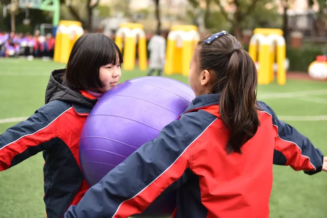 魅力炫校园少年绽芬芳桃浦中心小学体育节师生趣味运动会