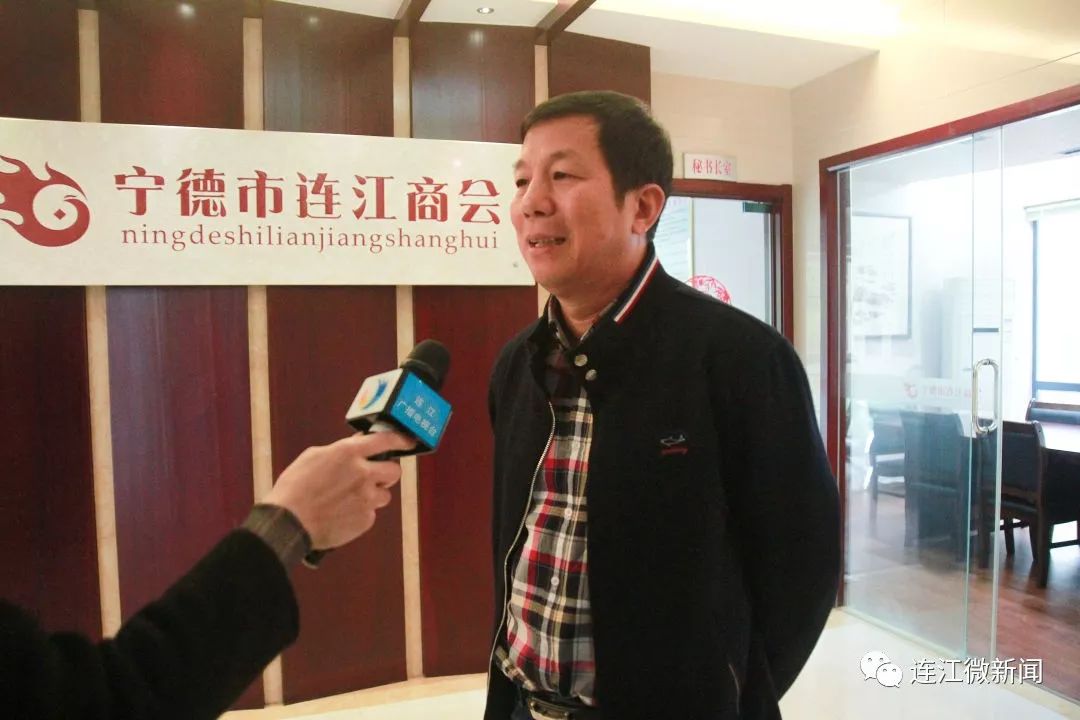 县政协委员林少华一肩挑双担两职争一流