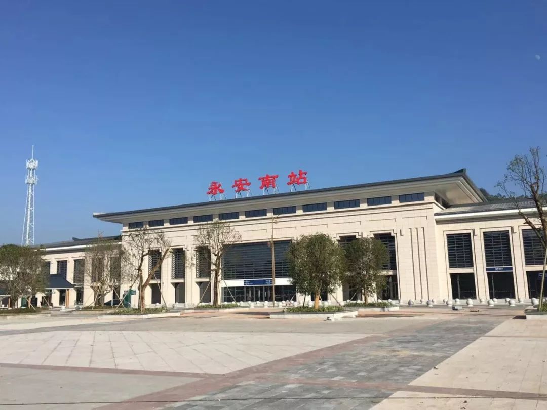 电视总台中国之声《新闻纵横》报道,19:38,g323列车准时停靠永安南站