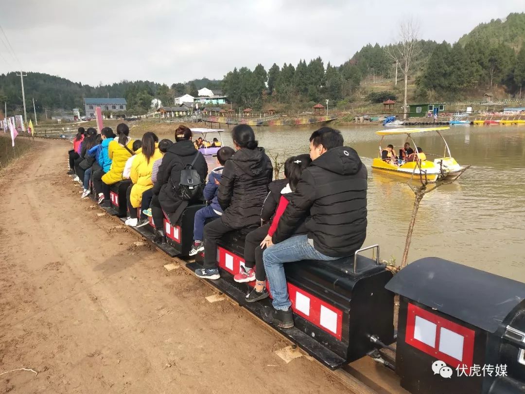 伏虎镇寺外桃源景区小火车开通啦