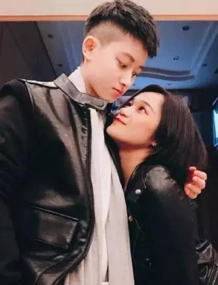 如今已经变成"小哥哥"还要迎娶娇妻_郑靓歆