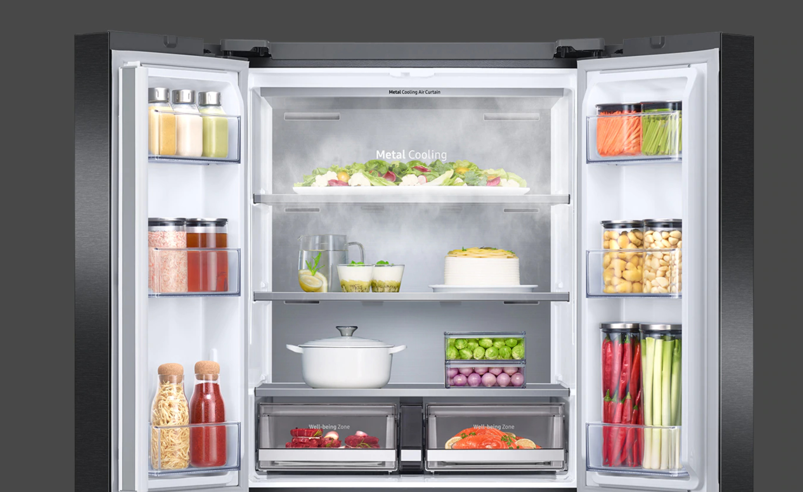 还在外观设计方面精雕细琢,此款冰箱尊崇简约主义美学,金属哑光质感