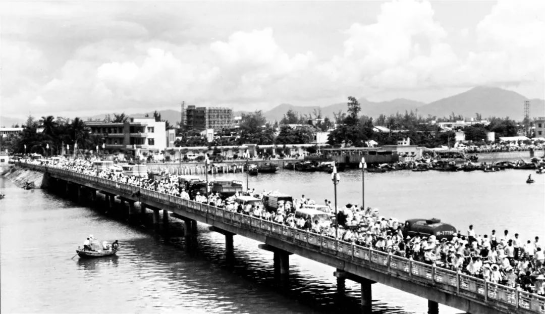 翻翻老照片,看看三亚走过的这70年