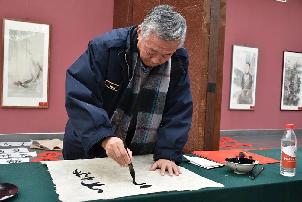 活动花絮施江城,曾先国,北海,沉浮合作创作山水画张鸿飞,赵树栋,杨秀