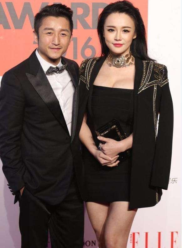 原创冉莹颖发博晒照全家共度新年合照,邹市明甜蜜回复赞老婆美丽伟大