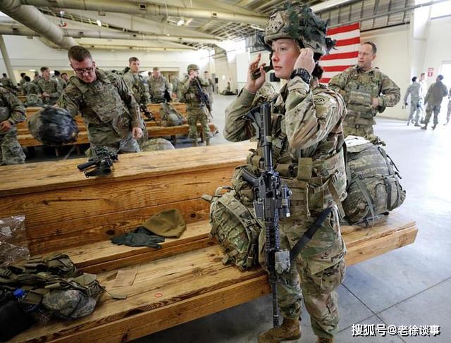 原创美军第一批750名空降兵奉命开拔前往中东,士兵脸上毫无表情