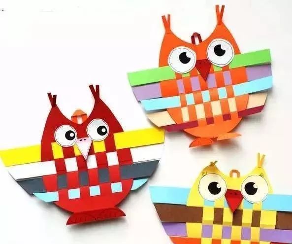用彩纸加上编织的方法,给大家分享这个非常可爱漂亮的小猫头鹰是如何